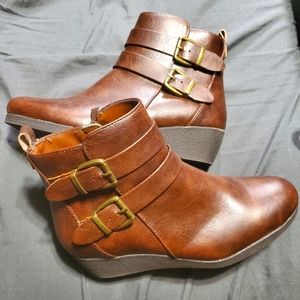 Brown ankle boots Size 7 1/2 Wide